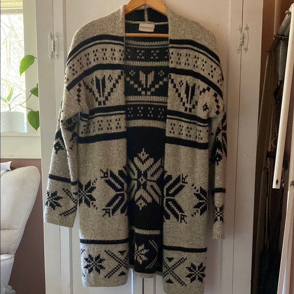 Dreamers Cozy Gray and Black Cardigan Sweater